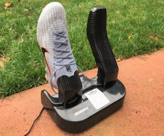 Hvordan man korrekt beskytter fodboldstøvler i en fugtig forårstid