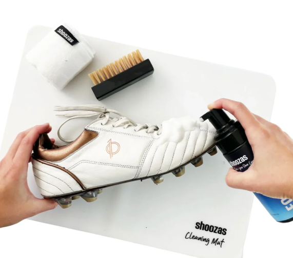 Hvordan man korrekt beskytter fodboldstøvler i en fugtig forårstid