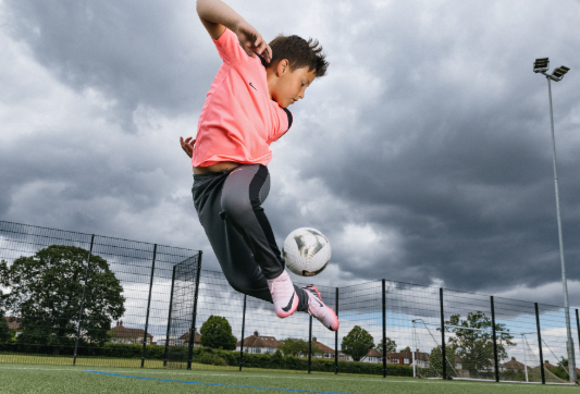 2025 Børnefodboldstøvler Sammenligning: Nike vs Adidas vs Puma – Det Bedste Valg