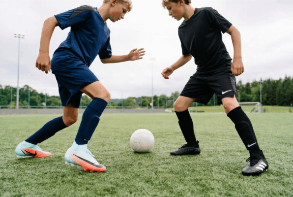 Nike Mercurial vs Adidas Predator: Hvilken fodboldstøvle passer til din spillestil?